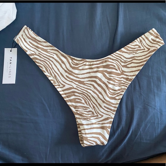 Tan lines. Fiji bottom in zebra. Size medium - Picture 4 of 4